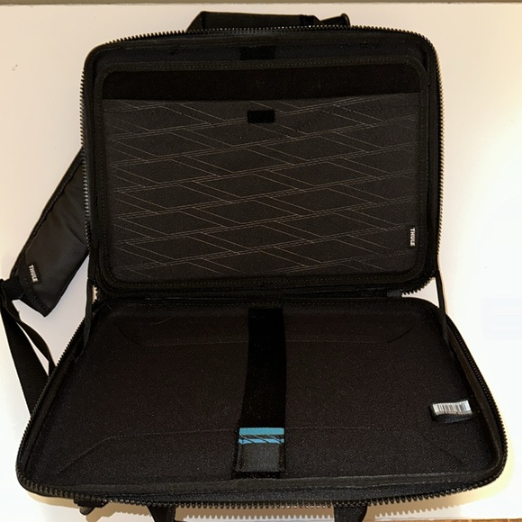 Thule - Gauntlet 4 Attaché Briefcase. - Picture 3 of 8